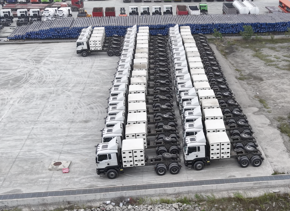 Stała obsługa dostaw zdobywa kolejne uznanie! 40 ciągników siodłowych Sinotruk TX 6x4 CNG zostało pomyślnie wysłanych do Nigerii.