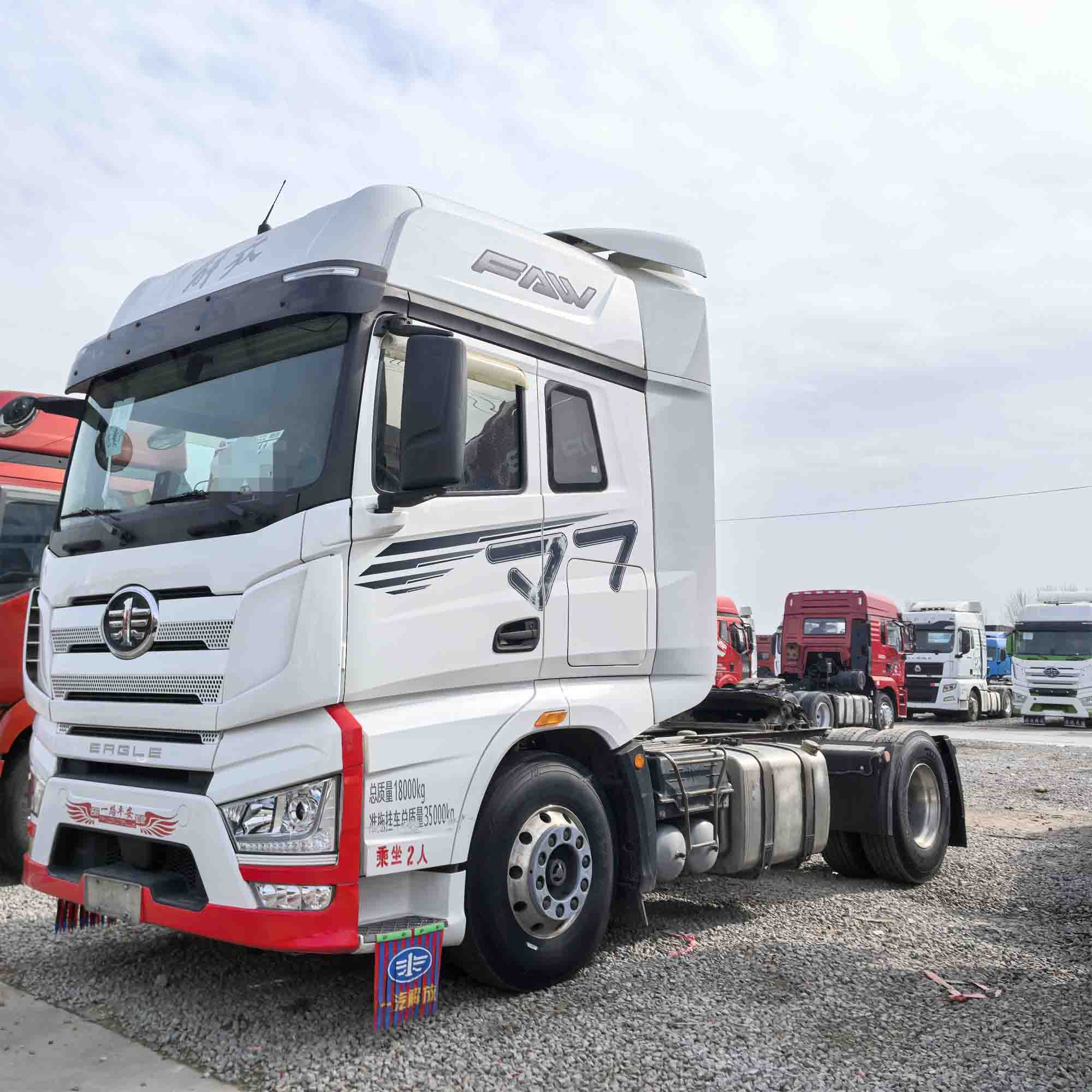 FAW użył ciężarówki ciągnikowej 4x2 J7