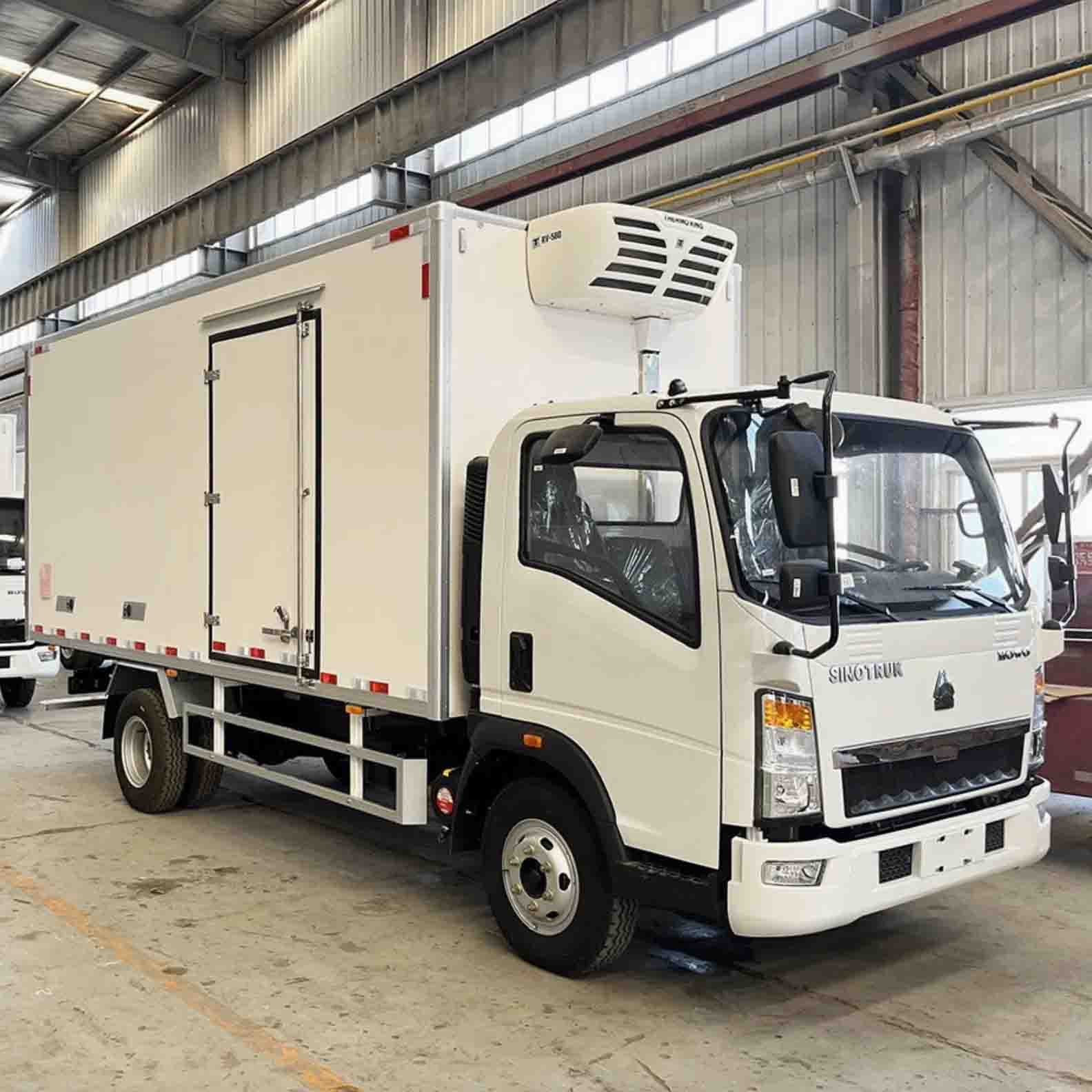 Sinotruk howo lodówka 4x2 furgonetka